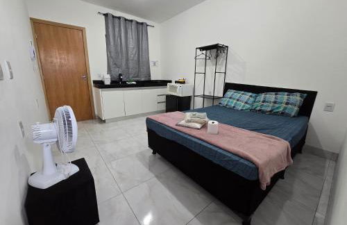 Flat completo a 6 minutos de mercado e praça - Foto 1