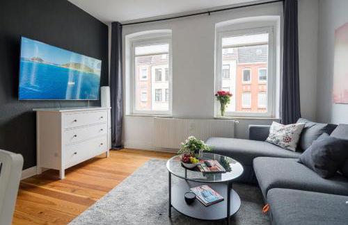 TOP 2 Zimmer Altbauwohnung in Kiel Mitte 24-7 Check In - Foto 2