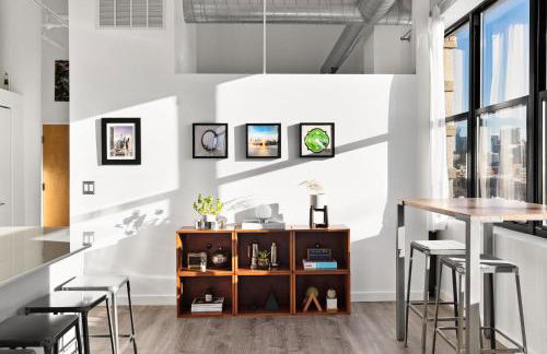 Modern Historic Loft 19ft Ceilings, Gym, Heated Parking, Skyline Views, Balcony - Foto 51