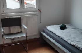Monteurwohnung bei Würzburg fünf Schlafzimmer bis 10 Personen incl eigenen Parkplätzen und WLAN - Grill nur Einzelbetten - Foto 12
