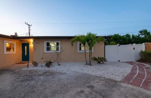 Cruise-Ready Oasis 15min to Beach & Port Canav & Huge Pool - Foto 3