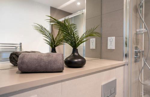 Central Wembley Stadium Luxe Stay with Pool Table - Foto 50