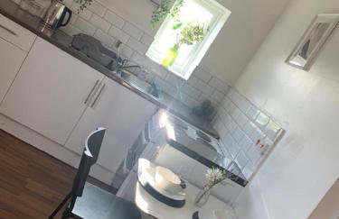 CityNights Studios with Free Parking - Foto 33