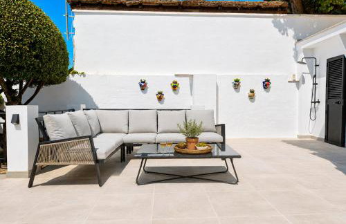 Villa with private pool & outdoor kitchen - Photo 10