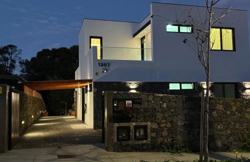 Lotus House - Heated Pool & Jacuzzi near the Beach - Photo 71