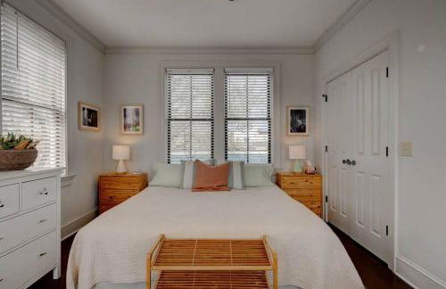 Elegant Sunlit Home with Private Rooftop Oasis - Foto 36