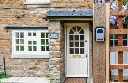 Cosy 2BD Cottage in Oxfordshire - Near Daylesford! - Photo 59