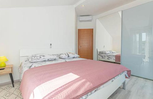 Awesome Home In Ruzic With Jacuzzi - Foto 27