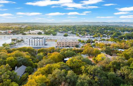 Modern Oasis w Pool Hot Tub Rooftop Deck Home Theater Mariposa Retreat by AvantStay - Foto 65