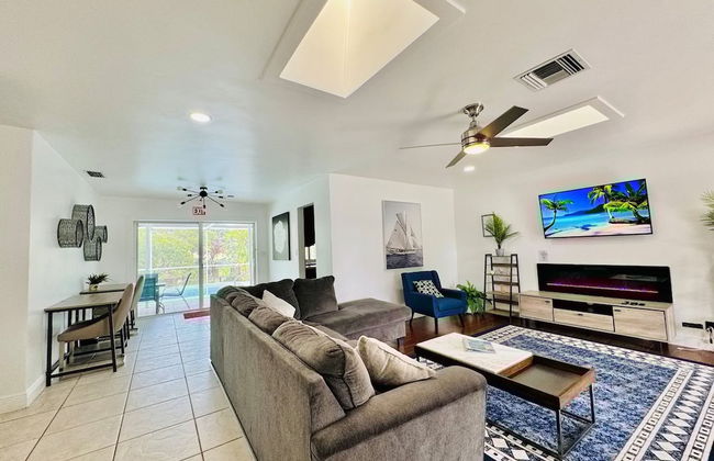 Riverfront King Bed Pool Nearby Beach - Foto 34