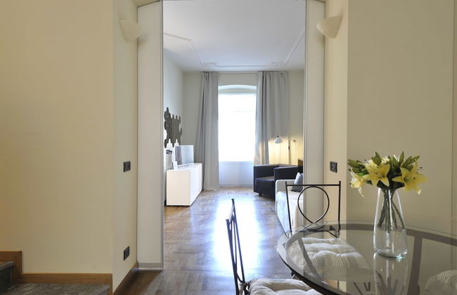 At Home Heart of Milan - Design Duomo Apartment - Photo 17