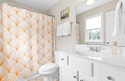 Raleigh Retreat w Fire Pit Patio & Workspace - Foto 24