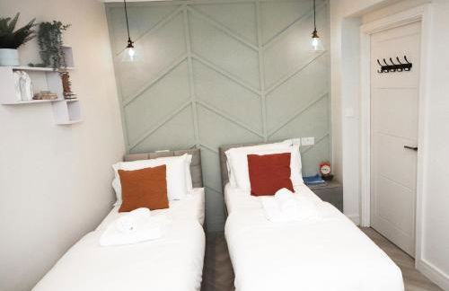 Rayan Heights Cosy 1 bedroom flat sleeps 2 perfect for contractors tourists families - Free parking - Foto 24