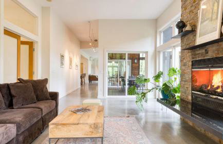 Secluded Modern Enclosed Patio Forest Views Woodland Zen by AvantStay - Foto 13