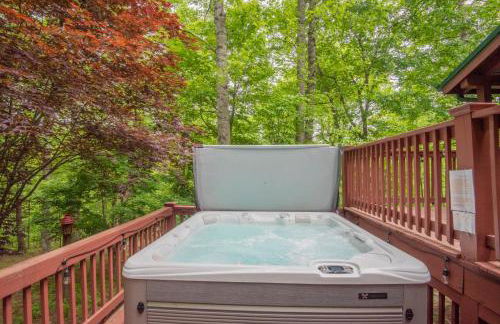 West Jefferson Cabin- Hot Tub, Fireplace, Sleeps 7 - Foto 19