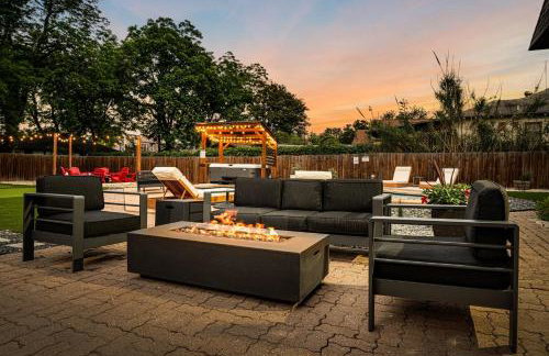 Spacious 4BR Home with Pool, Hot Tub & Games - Foto 9