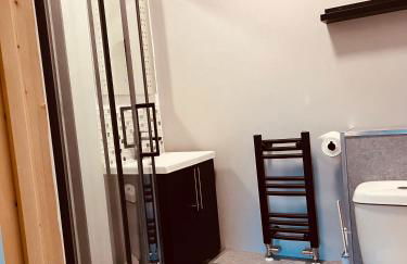 Spacious 5 Bedroom Home in Central Kidderminster with Private Parking and Electric Vehicle Facilities, Easy Access to Birmingham and Nearby Towns - Foto 50