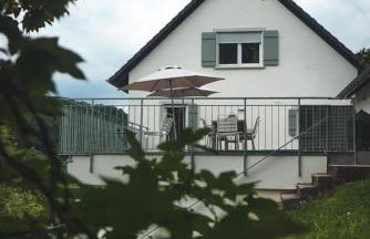 Freistehendes Ferienhaus mit Kamin, Sauna, atemberaubenden Blick ins Tal, mehrere Terrassen, 1500qm Grundstück 1,6m hoch eingezäunt - Foto 20