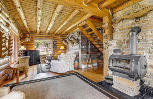 Log Cabin with Pond and Trail Access in Almond! - Foto 7