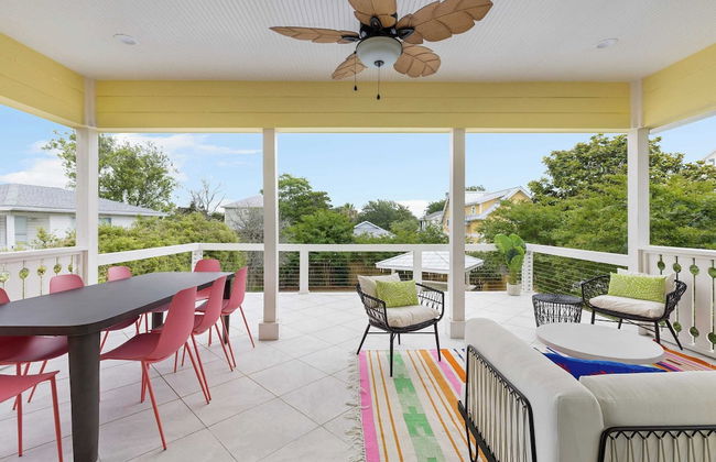 Luxe Villa Near Beach, Pool + Hottub, Chef's Kitchen Woodward Way by Avantstay - Foto 2