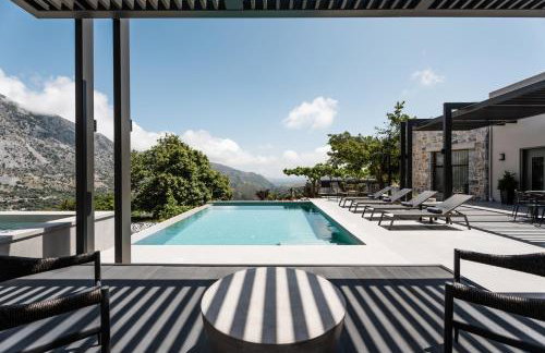 Eumelia Iconic Villa, with Heated Pool & Whirlpool, By ThinkVilla - Foto 15