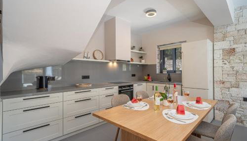 Luxury Stone Villa Aris, ideally located just a 5-minute walk from restaurants and shops - Foto 5