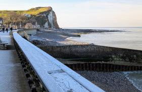 Beautiful beachfront apartment, 180d sea and cliff view - Foto 20