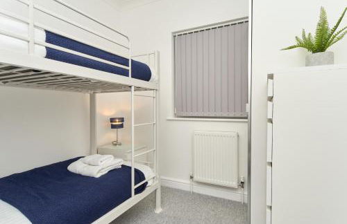 Bonchurch Court - A Stylish 3 Bed Apartment- Nr Ventnor with Large Outside Terrace & Parking - Dog Friendly - The Perfect Choice For Couples, Friends & Families - 5 Mins To Beach - Managed By Greenstay Serviced Accommodation - Foto 13