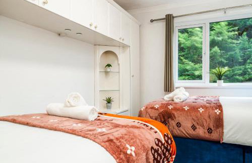 Mayflower 5-Bed Home, Contractors, Family, Harry Porter - Photo 4