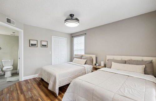 Quiet Gated Condo Near Universal with Pool and View - Foto 8