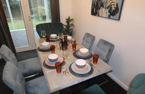 4 Bedroom House Near Manchester Airport, Wythenshawe Hospital and Trafford Centre - Foto 9