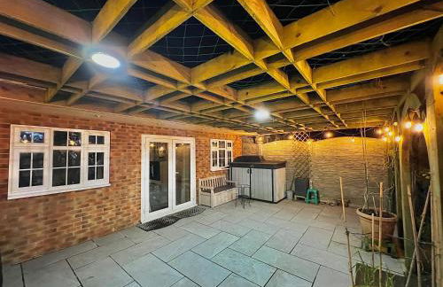 Cosy Stylish Guest House with Private Patio and Gym Gear - Foto 18