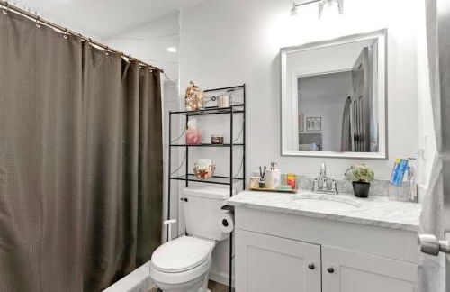 Retro Cumberland 2-Story Hangout near Six Flags - Foto 26