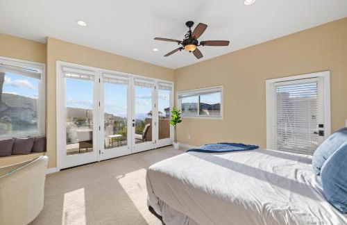 Oceanview Luxe Retreat with Rooftop - Foto 38