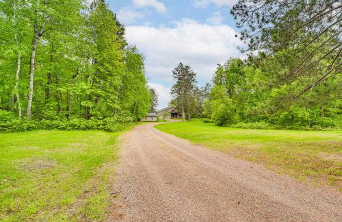 Lakeside Spooner Home with Game Room and Views! - Foto 42