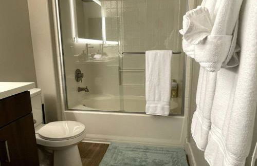 Cozy 2 Bedroom 2 Bathroom Condo with Pool, Gym, Spa - Foto 15