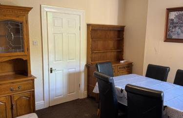 Large Traditional, Sleeps 8, 2 baths, Train, Tram, Pubs, Hucknall - Foto 35