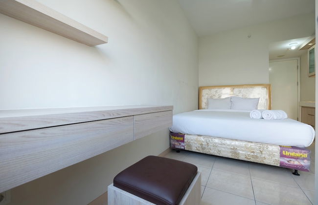 Minimalist Studio Room at The Springlake Apartment Sumarecon Bekasi - Photo 6