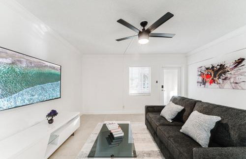 Luxury Waterfront Boca with Pool, Hot Tub and Boat Views - Photo 9