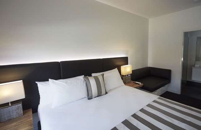 Mansi on Raymond - Photo 6