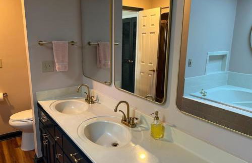 Roomy Retreat - Photo 11