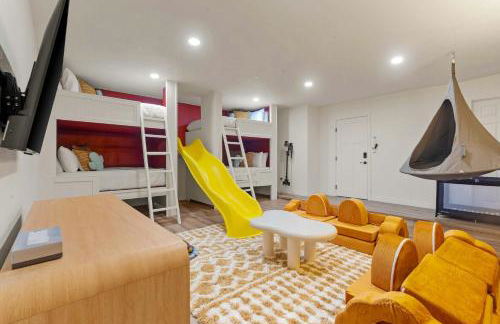 Sleeps 18 Private Pool & Hot Tub Playground - Photo 37