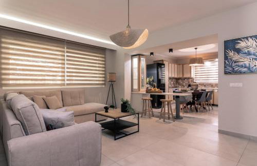 Fratelli Villa, with Heated Pool & Spa Whirlpool, By ThinkVilla - Foto 8