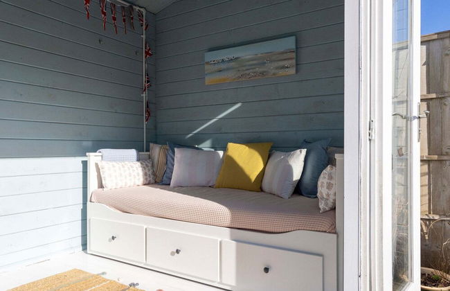 Charming Seaside Cottage - 5-min Walk to Beach - Photo 62