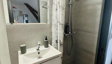 Studio 12 Proche Centre Ville avec Wifi Parking Troyes - Foto 3