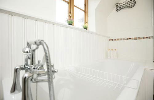 Modern 5-Bed Home, Guests 9, Secure Parking, Contractors - Foto 17