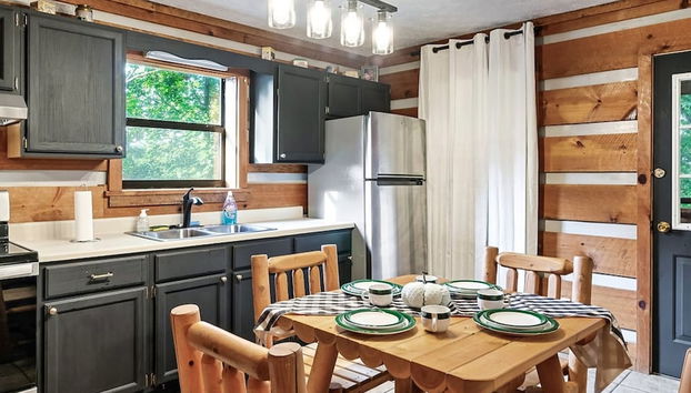 Views I Between Pigeon Forge Gatlinburg I Firepit - Foto 5, Habitación