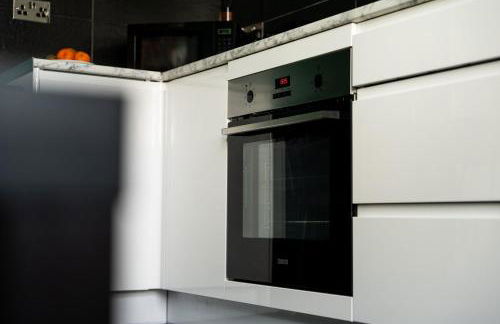 Spacious 4-Bed Apartment · Sleeps 6 · City Centre - Foto 7