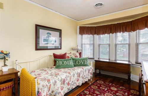 Spacious 4-Bedroom Home 1 Mi to ND Stadium! - Photo 16