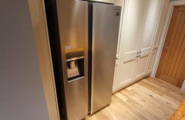 Neet Retreat - sleeps 7 next to beach - Foto 21